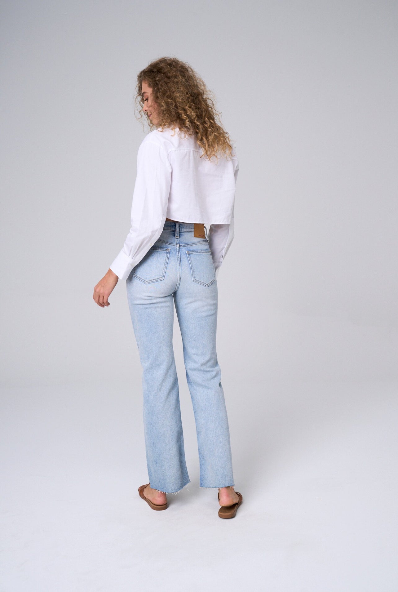 Winona HR Wide Straight Leg Jeans