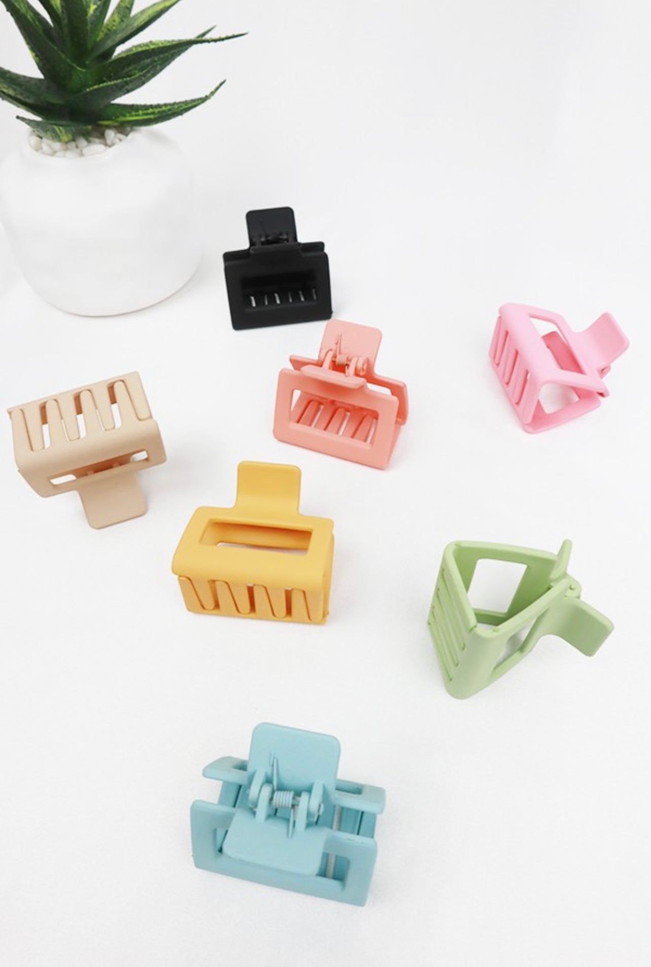 Small Cut Out Claw Clip