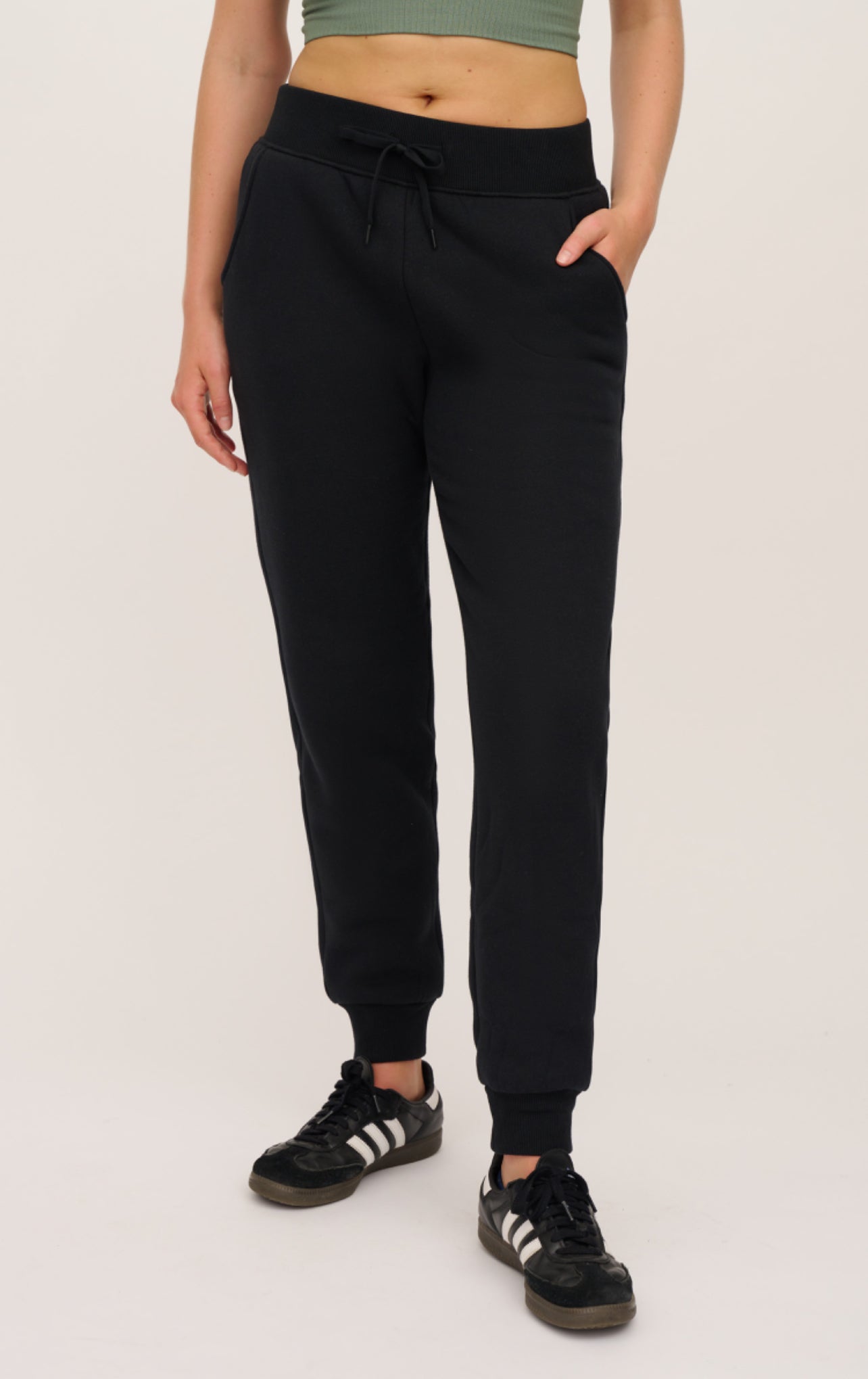 Fab Sherpa Lined Joggers In Black