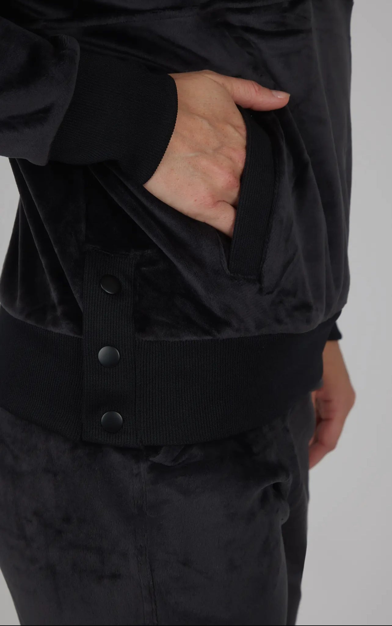 Butter Me Up Pullover In Black