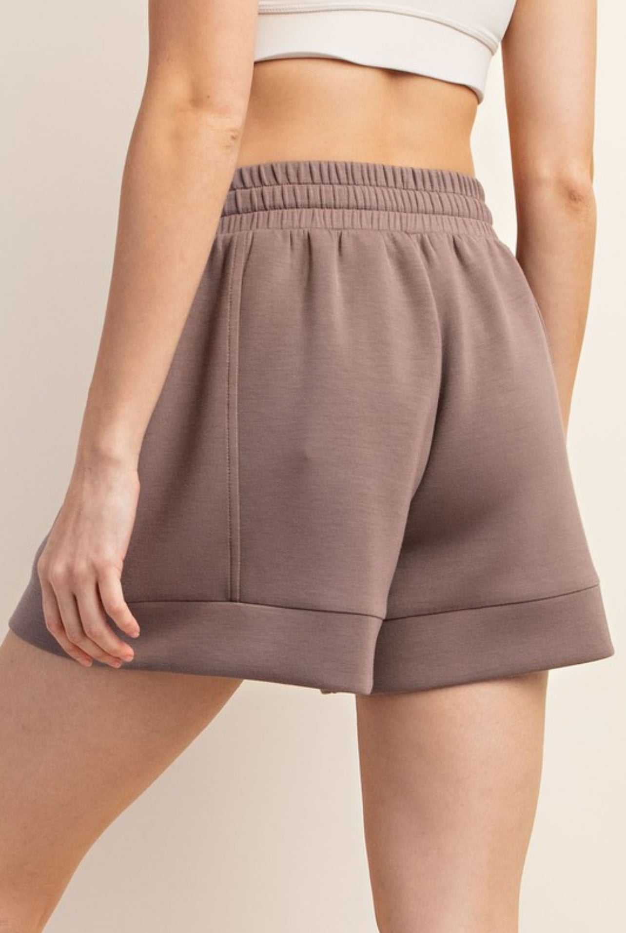 Race To Relax Shorts In Mocha