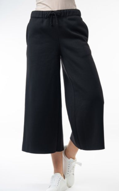 Simply Snug Cropped Sweatpants