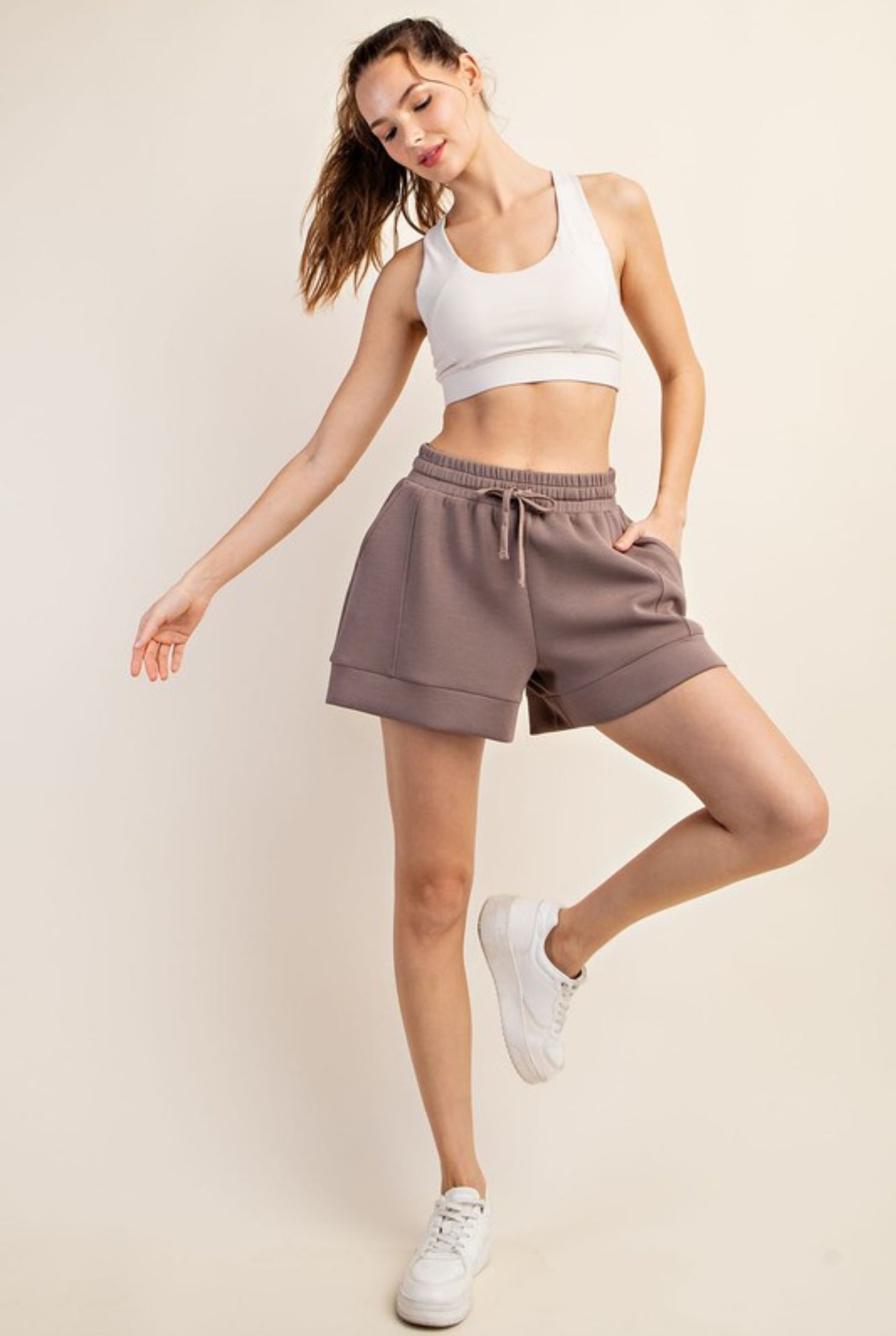 Race To Relax Shorts In Mocha