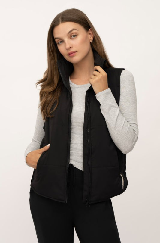 Wink & Smile Lightweight Puffer Vest In Black