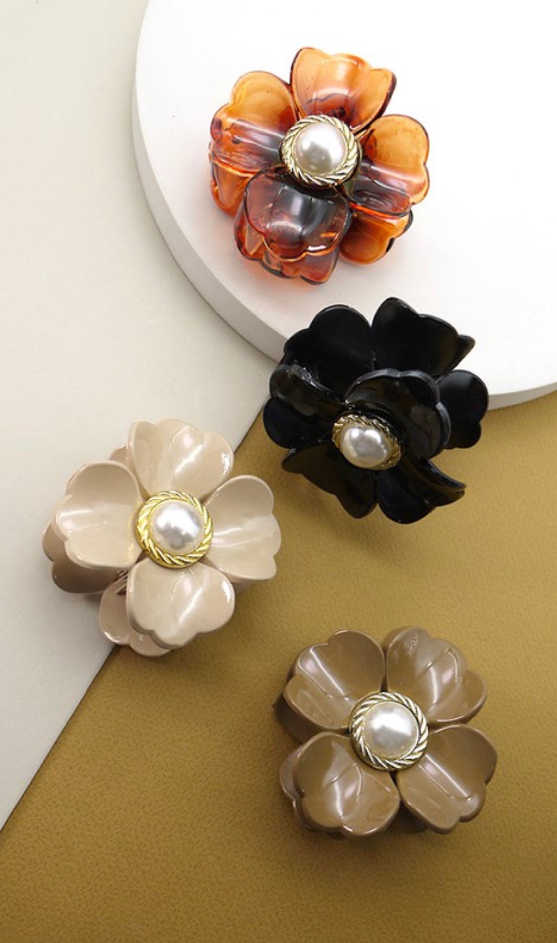Flower Pearl Claw Clip