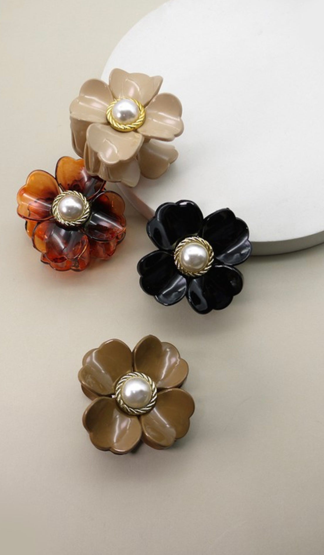 Flower Pearl Claw Clip